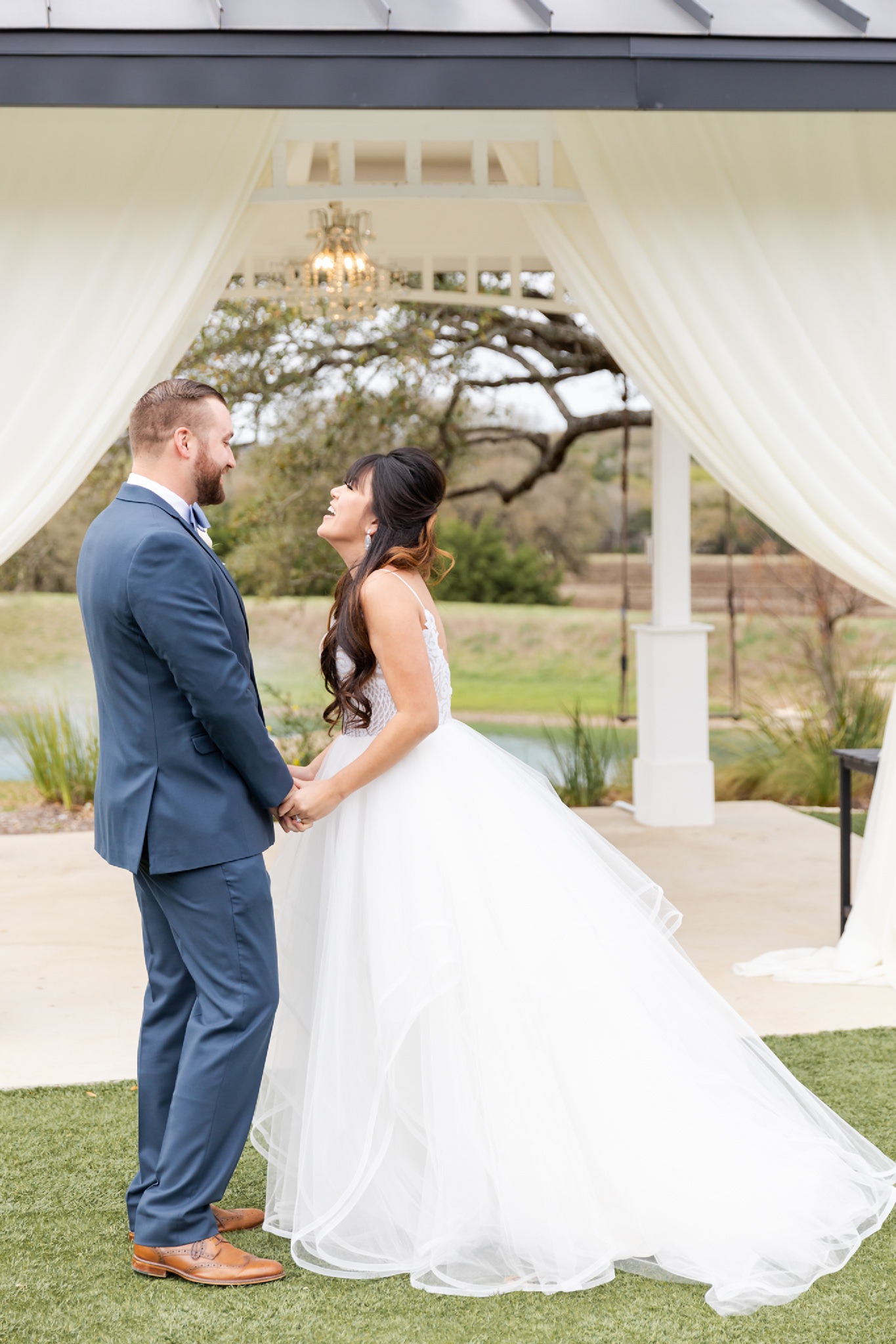 A Modern Farmhouse Inspired Wedding at Kendall Plantation in Boerne, TX by Dawn Elizabeth Studios, San Antonio Wedding Photographer