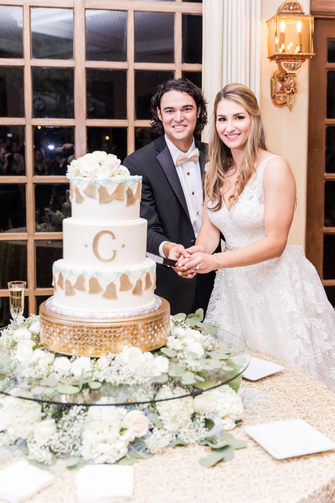 An Ivory and Gold Wedding at The Dominion Country Club by Dawn Elizabeth Studios, San Antonio Wedding Photographer