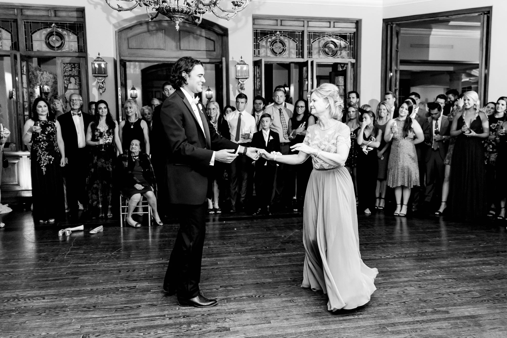 An Ivory and Gold Wedding at The Dominion Country Club by Dawn Elizabeth Studios, San Antonio Wedding Photographer