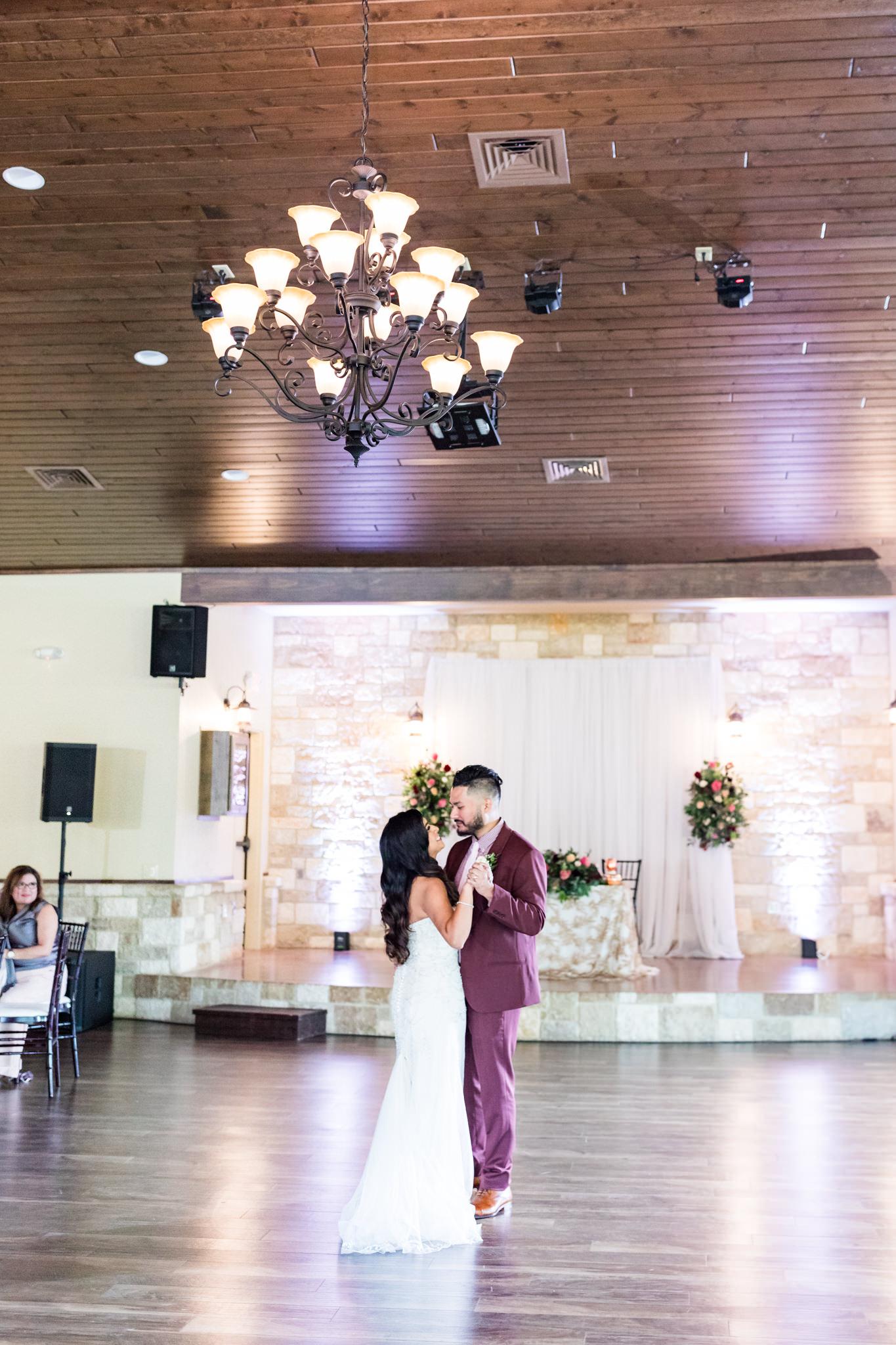 Wedding at the Club at Garden Ridge by Dawn Elizabeth Studios, San Antonio Wedding Photographer
