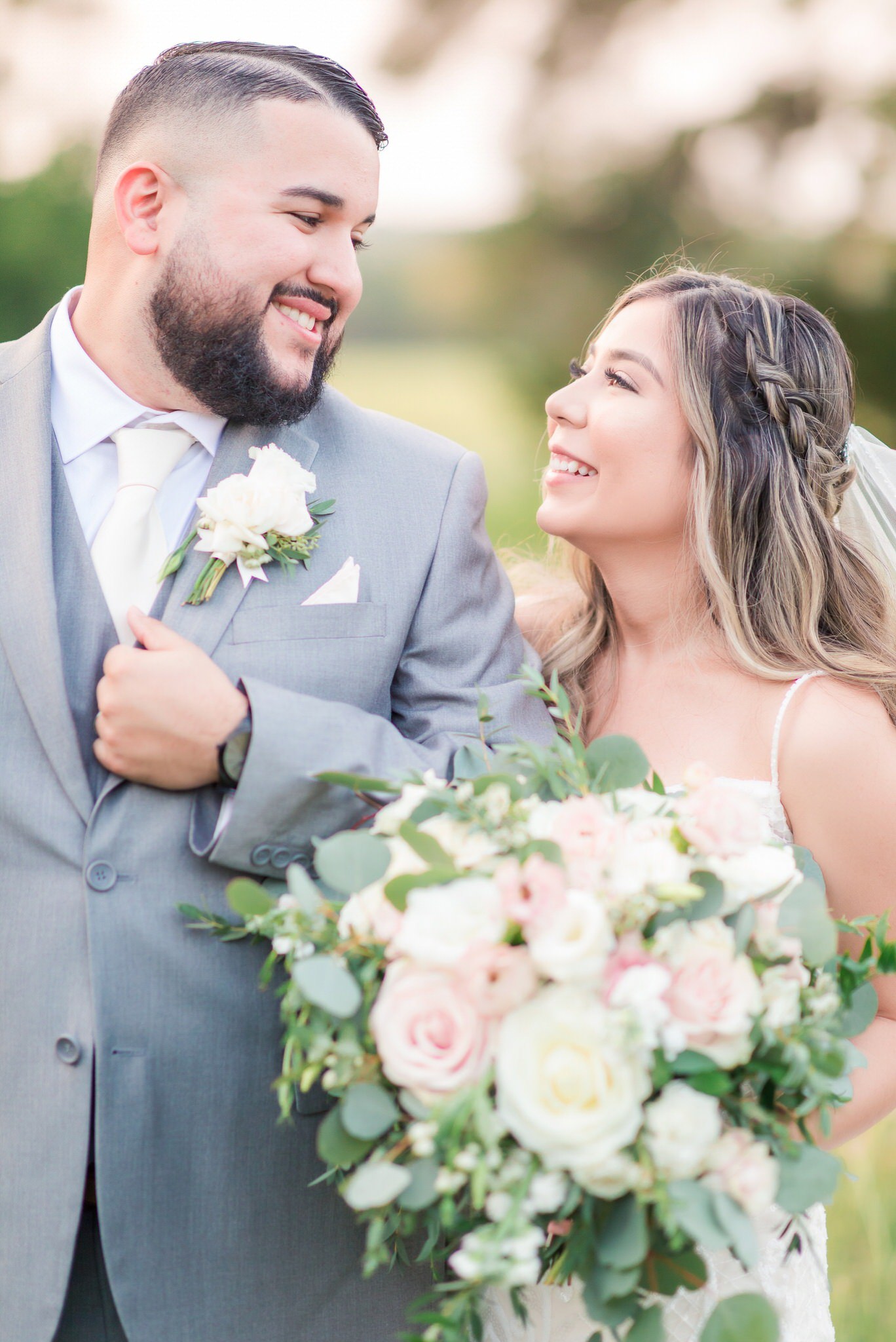 A Blush & Ivory Wedding at Kendall Point in Boerne, TX by Dawn Elizabeth Studios, San Antonio Wedding Photographer