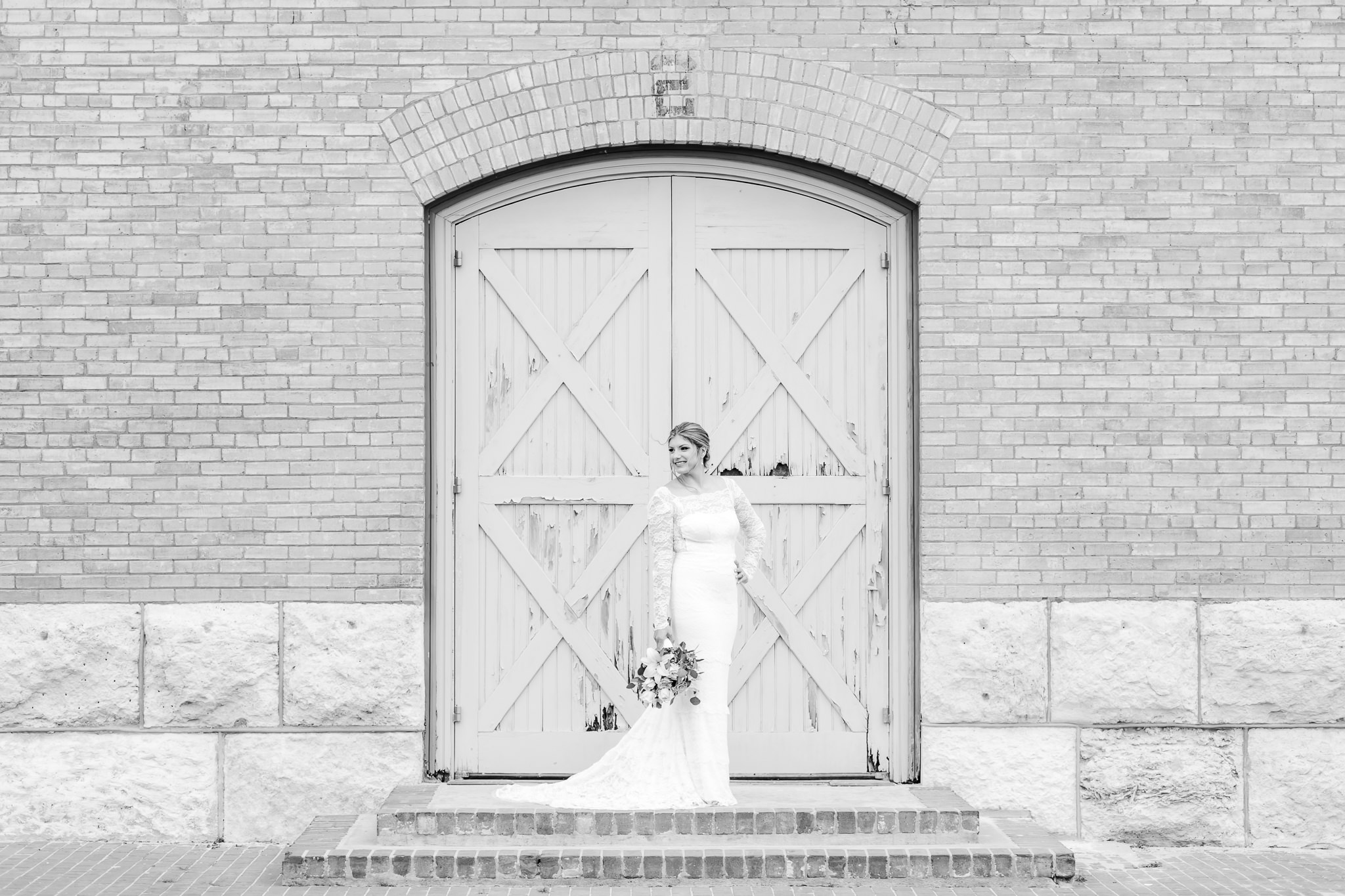 A Bridal Session at San Antonio Museum of Art by Dawn Elizabeth Studios, San Antonio Wedding Photographer
