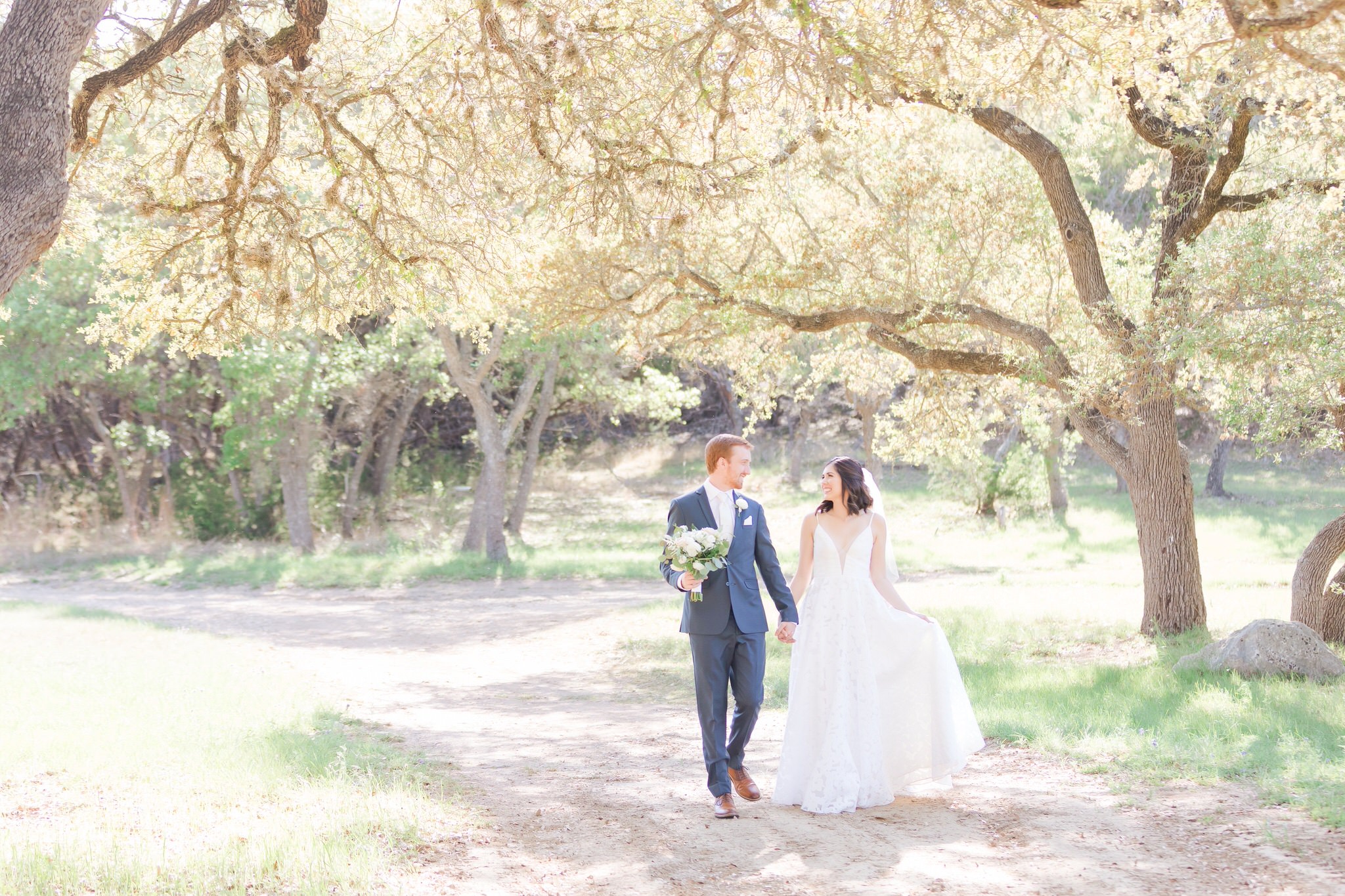 Wedding at Kendall Point in Boerne, TX by Dawn Elizabeth Studios, San Antonio Wedding Photographer